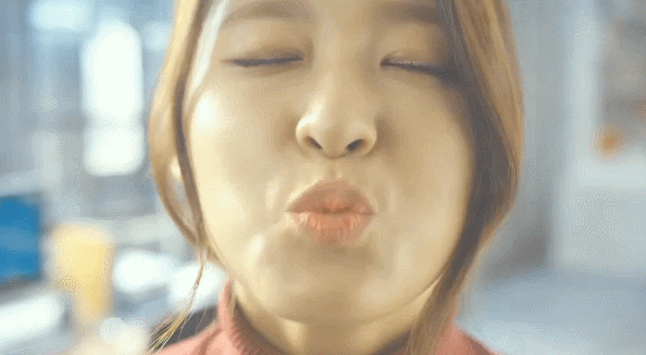 설현이 뽀뽀~.gif | 인스티즈