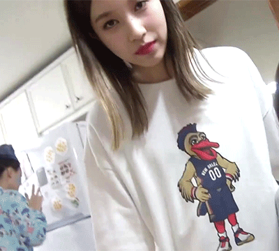 자다 일어난것 같은 미나 | 인스티즈