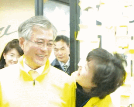 [문재인대통령] 대통령님!!! 몸치라는 소문이 있던데요!!!!.GIF | 인스티즈