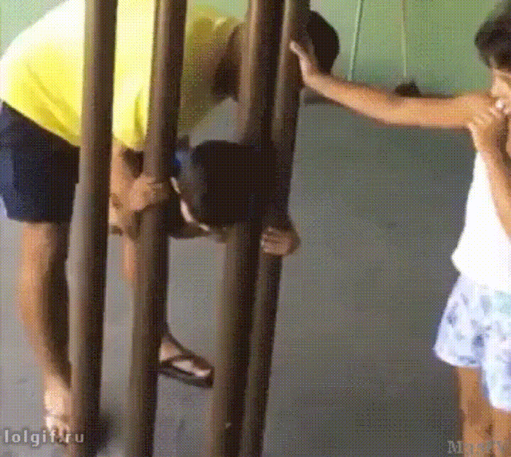 머리가 철봉에 낌.gif | 인스티즈