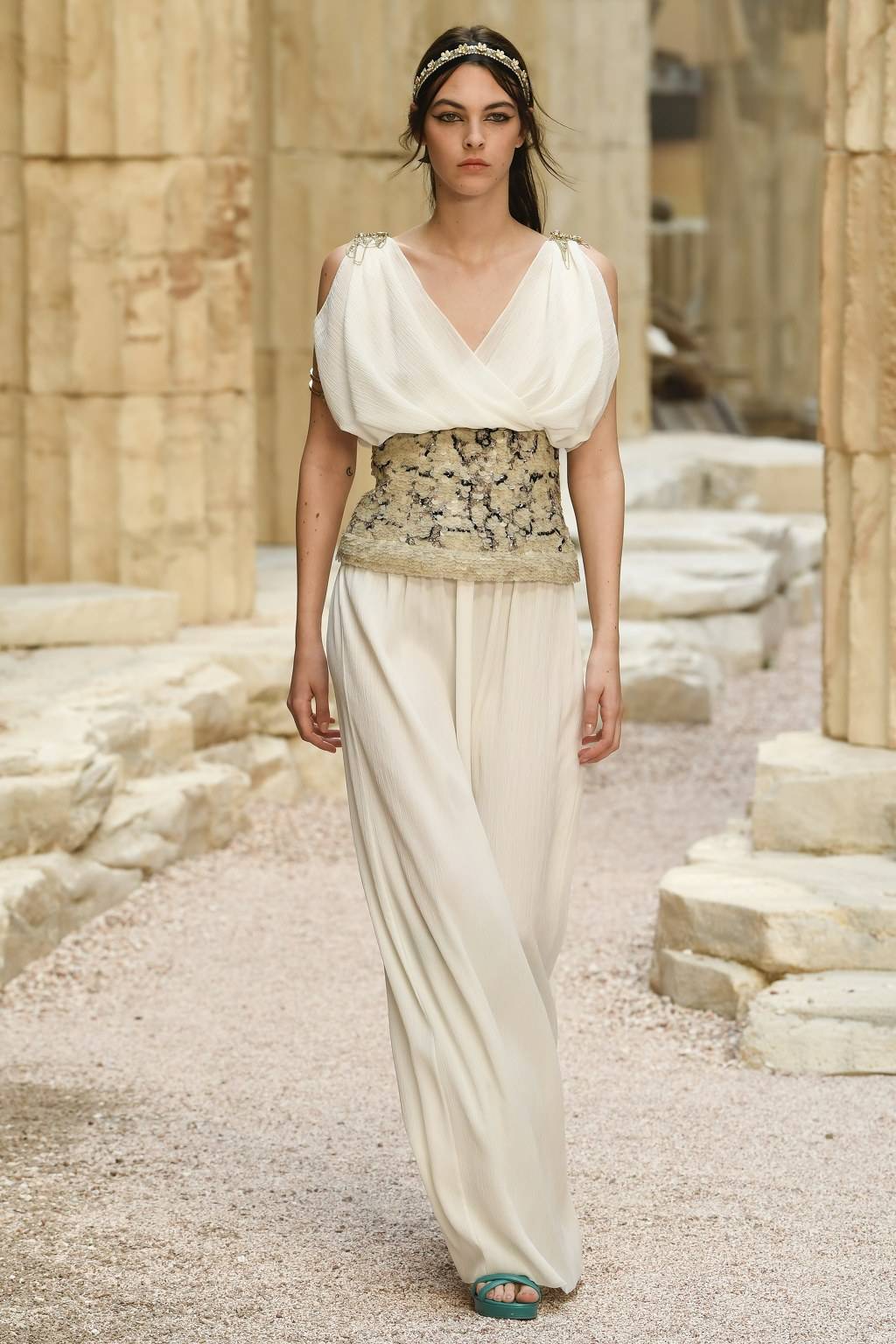 그리스에서 영감받은 CHANEL 2018 Cruise 컬렉션 | 인스티즈