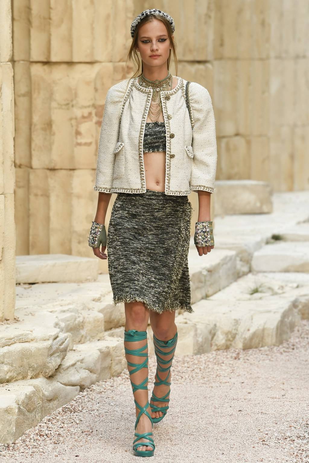 그리스에서 영감받은 CHANEL 2018 Cruise 컬렉션 | 인스티즈