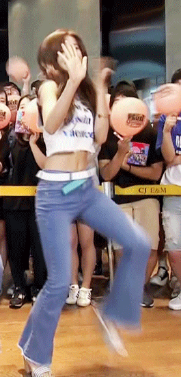 [레드벨벳] 허리 라인이 돋보여서 너무 좋은 민소매 슬기 | 인스티즈