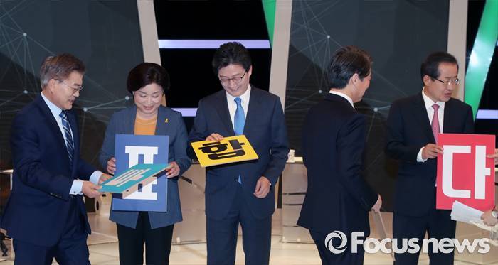 [문재인] 토론회 고생한 이니 | 인스티즈