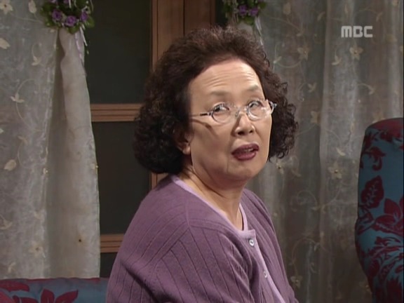 [거침없이하이킥] 가사도우미한테 미안해서 일을 못시키는 문희ㅠㅠ.jpg | 인스티즈