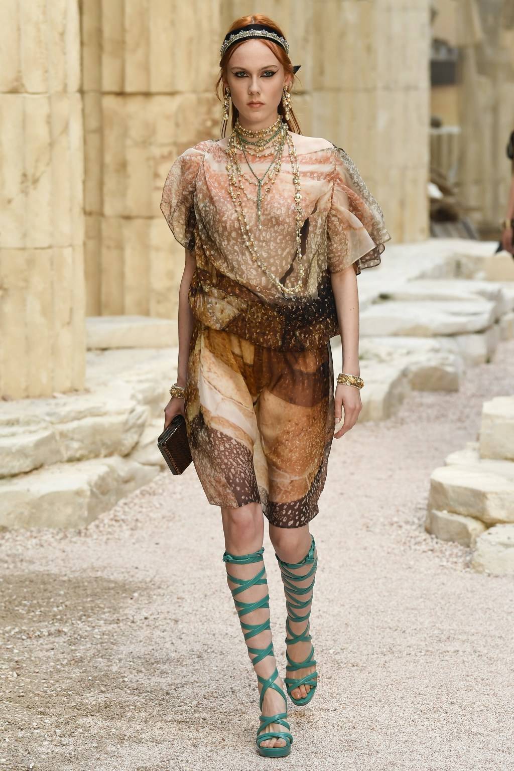 그리스에서 영감받은 CHANEL 2018 Cruise 컬렉션 | 인스티즈