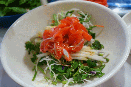 신선하고 맛있는! 송어회 (+사이드) gifjpg | 인스티즈