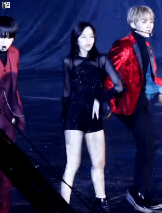 스캔 당하는 트와이스 미나.gif | 인스티즈