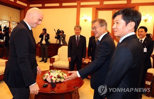 인판티노 피파 회장 접견한 문재인 대통령 .jpg | 인스티즈