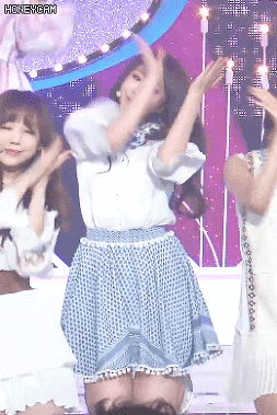 무대가 끝나고 무릎 통증을 호소하는 러블리즈 지수 | 인스티즈