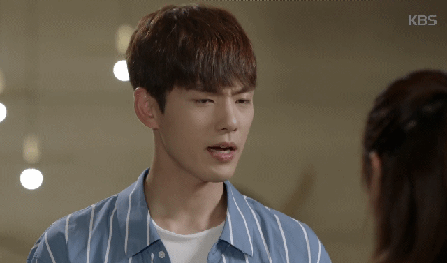 [학교2017] 짝사랑녀 보고싶어서 치킨 3번이나 시키는 돈많은 고딩.jpgif | 인스티즈