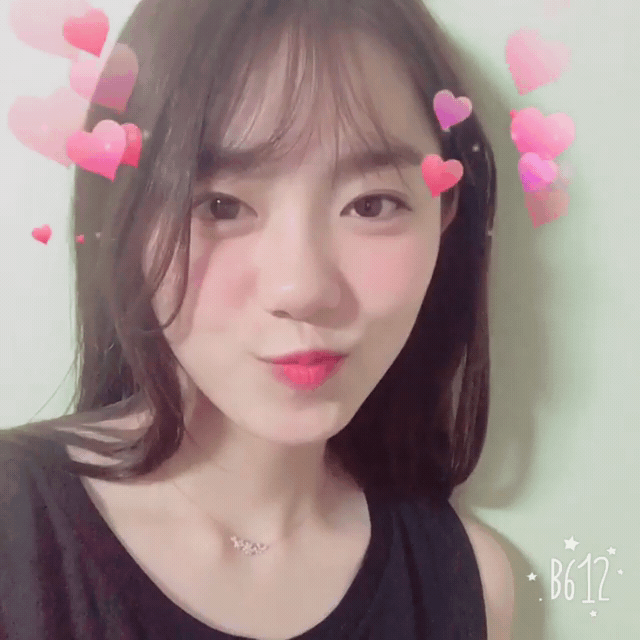 얼굴 막 쓰는 소혜 | 인스티즈