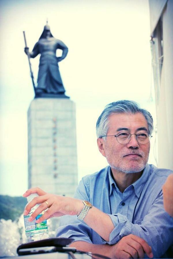 넥타이 매는걸 싫어한다는 문재인 | 인스티즈