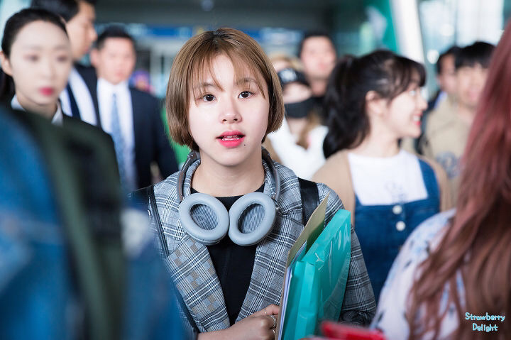 싱가폴 콘서트마치고 170430 입국한 트와이스 채영+미나 | 인스티즈