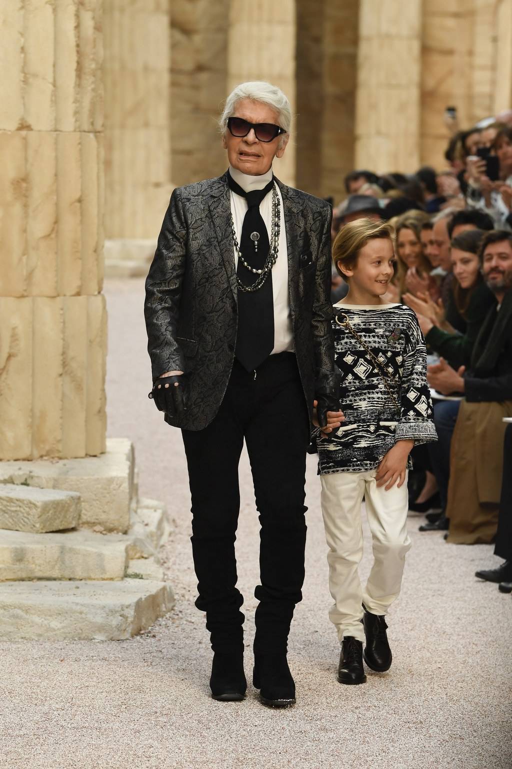 그리스에서 영감받은 CHANEL 2018 Cruise 컬렉션 | 인스티즈