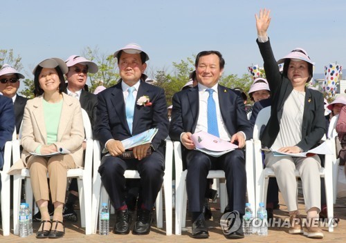 문재인을 이길 사람 누구입니까아아?! | 인스티즈