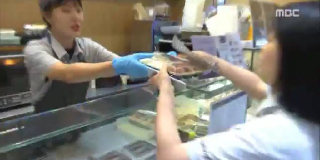 급기야 즉석에서 요리까지 해주는 편의점 도시락의 진화.jpg | 인스티즈