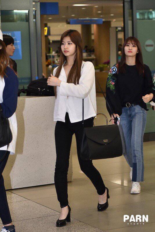 170430 인천공항 입국하는 미나 | 인스티즈