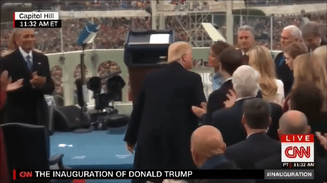 사이가 아주 좋아보이는 트럼프 부부 ㅋㅋㅋ.gif | 인스티즈