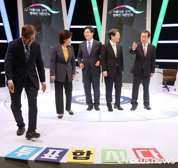 [문재인] 토론회 고생한 이니 | 인스티즈