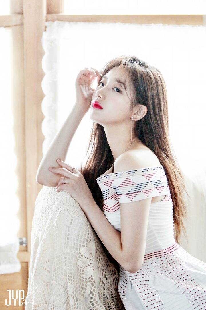 화려하게 생겼다 수수하게 생겼다 의견이 엇갈리는 수지 이목구비 | 인스티즈