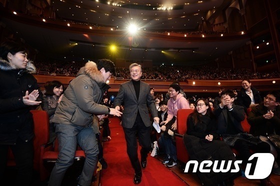 넥타이 매는걸 싫어한다는 문재인 | 인스티즈