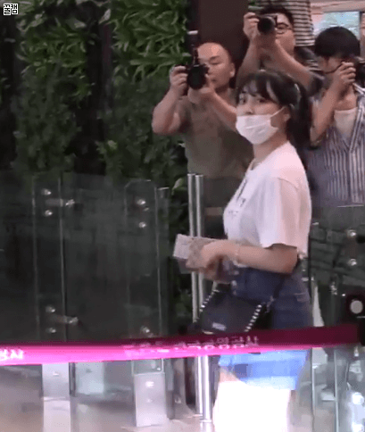 트와이스 지효 공항패션.gif | 인스티즈