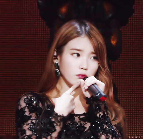 자본주의 웃음과 현실 웃음이 확실한 여가수 .gif | 인스티즈