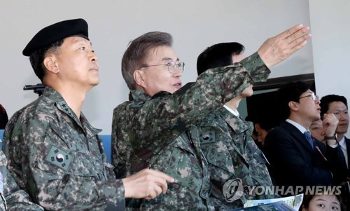 화력격멸훈련 참관하는 문재인 | 인스티즈