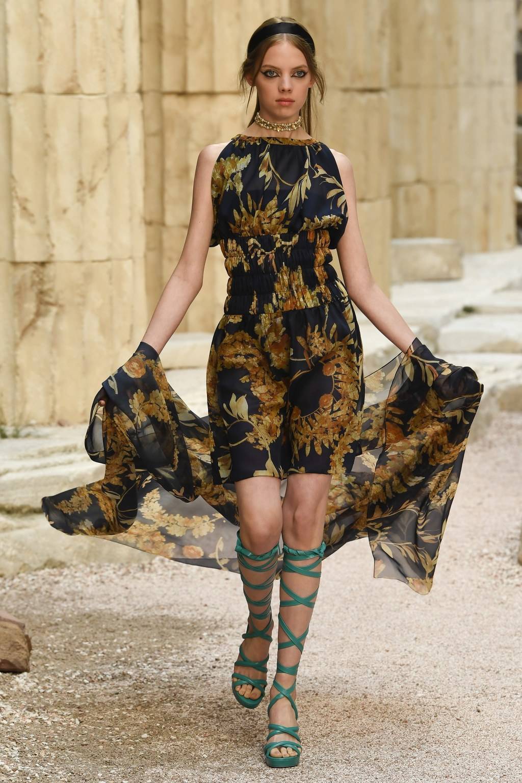 그리스에서 영감받은 CHANEL 2018 Cruise 컬렉션 | 인스티즈