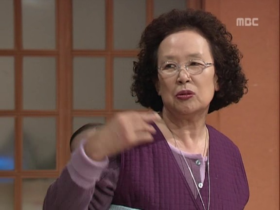 [거침없이하이킥] 가사도우미한테 미안해서 일을 못시키는 문희ㅠㅠ.jpg | 인스티즈