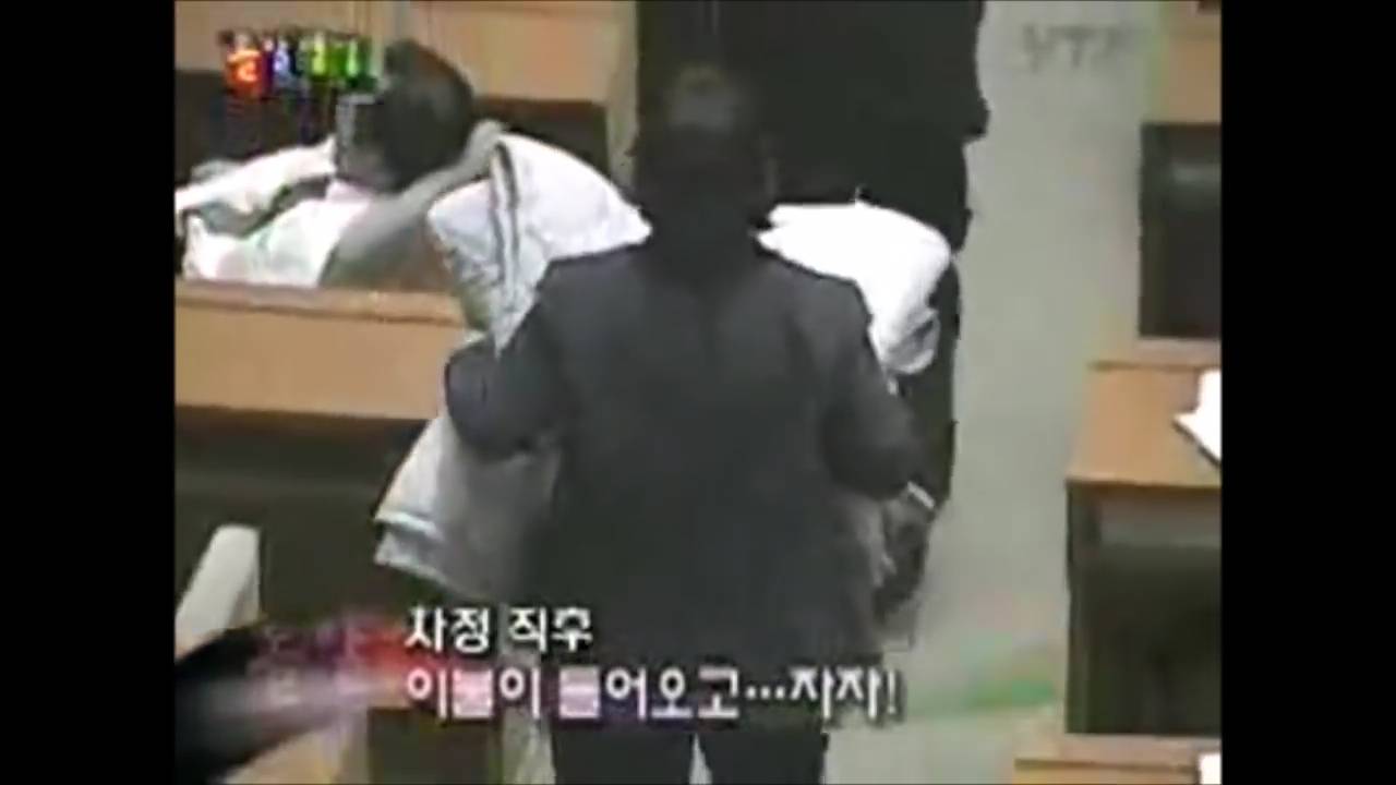 다시봐도 난장판인 노무현 탄핵 표결 당시 국회 본회의장 모습 | 인스티즈