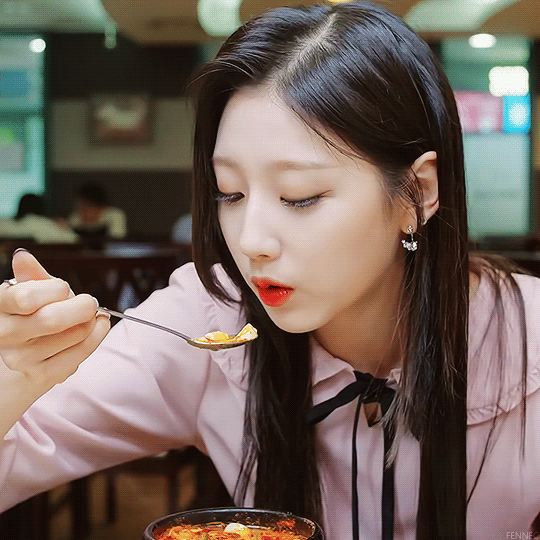 [러블리즈] 저녁에 에스프레소를 마셔서 잠이 오지 않을 것 같아 예인이 | 인스티즈