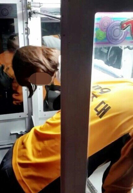 인형뽑기에 갇힌 사람들 | 인스티즈