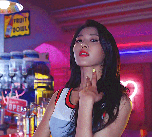 아이유에 버금가는 섹시함을 가진 아이돌 ㄷㄷㄷ.gif | 인스티즈