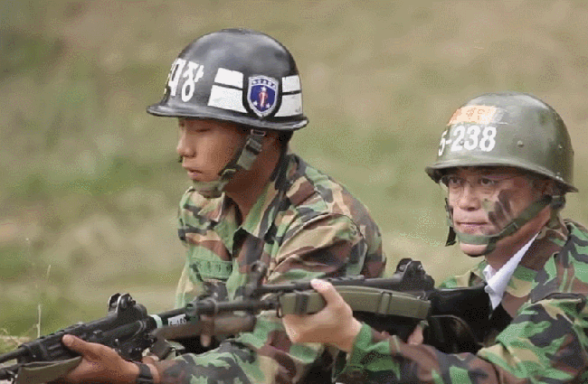 문재인 특전사 짬바가 느껴지는 움짤 4장.gif | 인스티즈