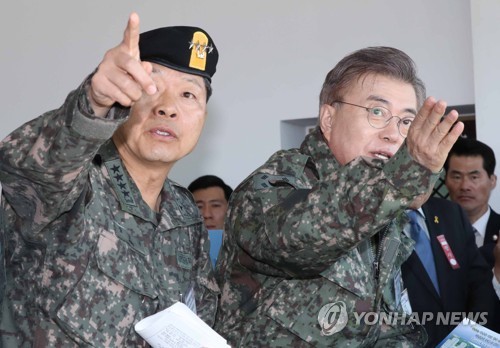 화력격멸훈련 참관하는 문재인 | 인스티즈