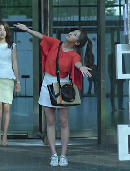 특이하게 드라마에서 겹가방 패션 선보인 하지원.jpg | 인스티즈