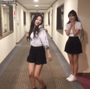 본격 섹시대결 하는 러블리즈의 섹시담당 투탑.gif | 인스티즈