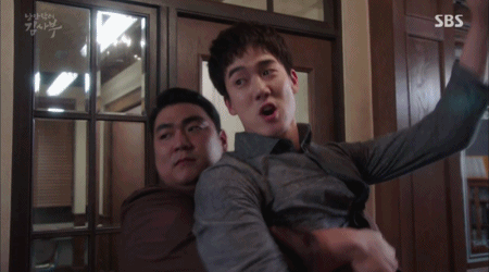 [낭만닥터김사부] 수쌤의 응급실 앞 진상 처리법ㅋㅋㅋㅋㅋ.jpgif | 인스티즈