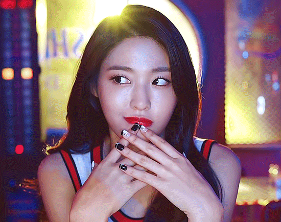 아이유에 버금가는 섹시함을 가진 아이돌 ㄷㄷㄷ.gif | 인스티즈