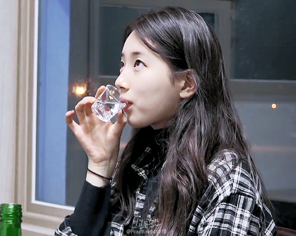 화려하게 생겼다 수수하게 생겼다 의견이 엇갈리는 수지 이목구비 | 인스티즈