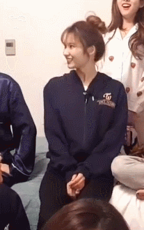 깨방정 떠는 사나.gif | 인스티즈