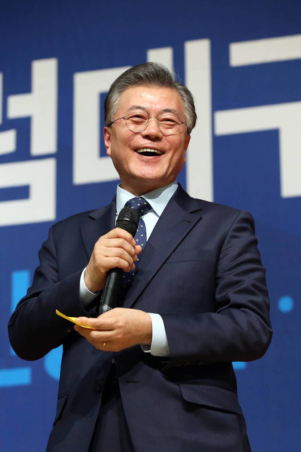 넥타이 매는걸 싫어한다는 문재인 | 인스티즈