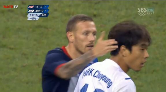 친구가 장난으로 뒤통수를 때린다면? | 인스티즈