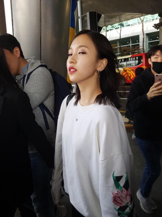 싱가폴 콘서트마치고 170430 입국한 트와이스 채영+미나 | 인스티즈