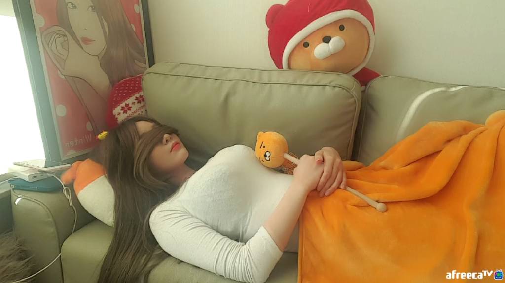 ??? : 야 솔직히 무슨 BJ 먹방 보는 것도 이해 안되는데 잠방은 왜보 | 인스티즈