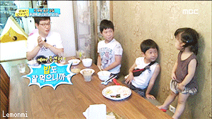 [아빠어디가] 여동생 보며 오빠미소 폭발하는 민국이.jpg | 인스티즈