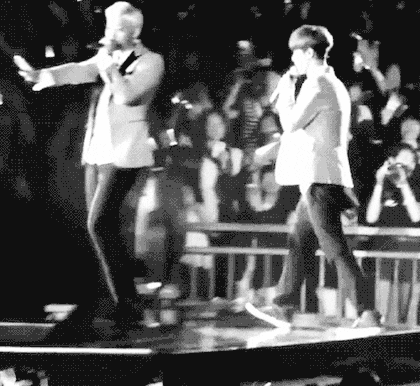 가수들한테 너무 위험한 무대 리프트장치.gif | 인스티즈