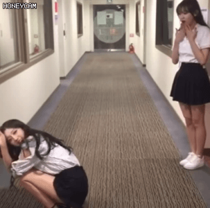 본격 섹시대결 하는 러블리즈의 섹시담당 투탑.gif | 인스티즈